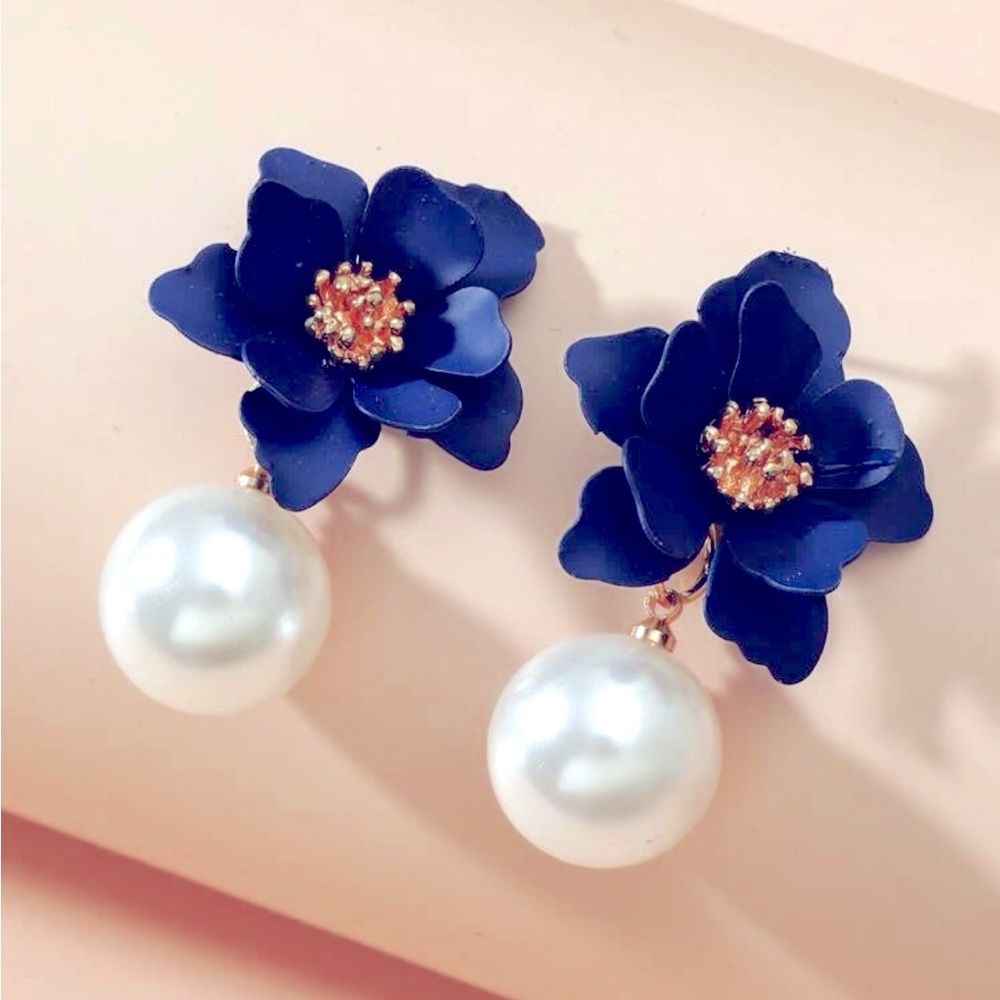 🌟2/$20🌟 Faux Pearl Flower Drop Earrings